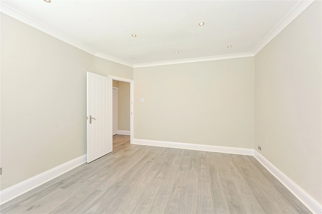 3 bedrooms houses for sale in The Grove, Kingsbury - NW9 view 13