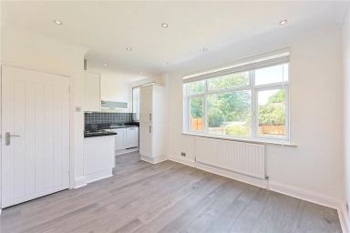 The Grove, Kingsbury - NW9 view 4