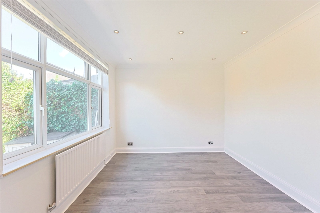 3 bedrooms houses for sale in The Grove, Kingsbury - NW9 view 12