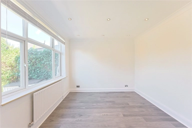 The Grove, Kingsbury - NW9 view 12