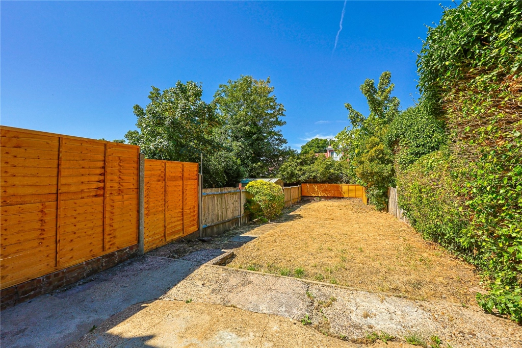 3 bedrooms houses for sale in The Grove, Kingsbury - NW9 view 9