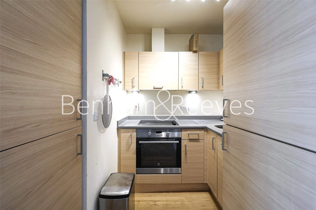 1 bedroom apartments/flats for sale in Boulevard Drive, London - NW9 view 8