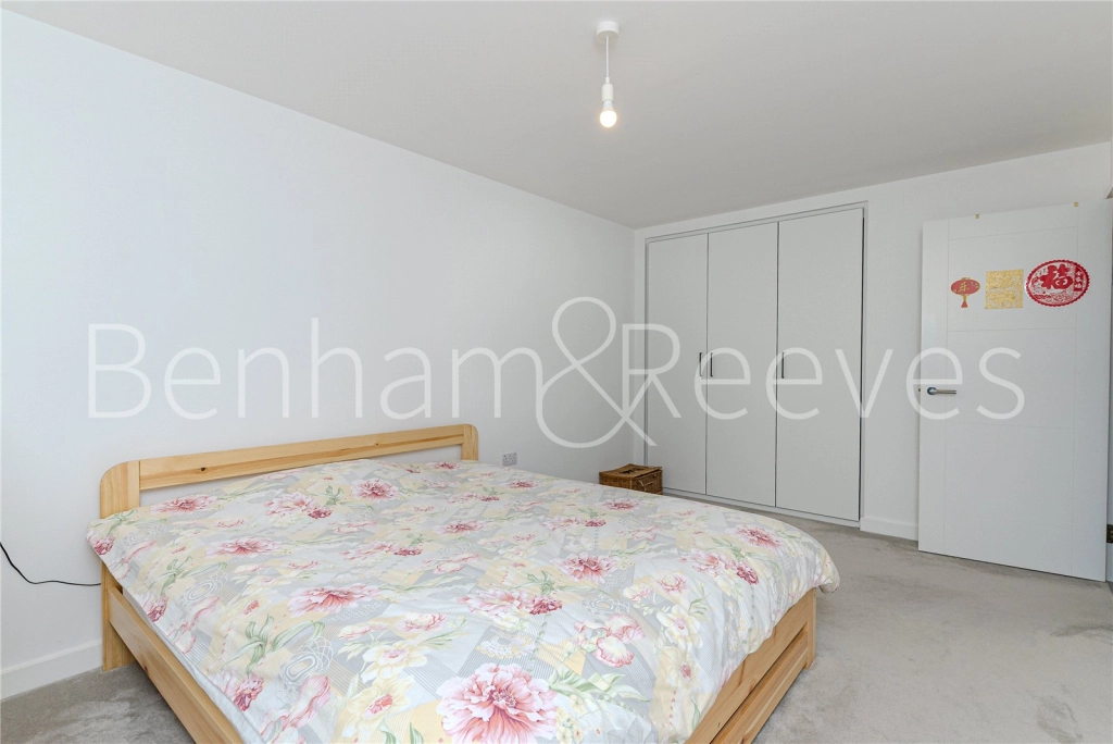 1 bedroom apartments/flats for sale in Beaufort Square, London - NW9 view 3