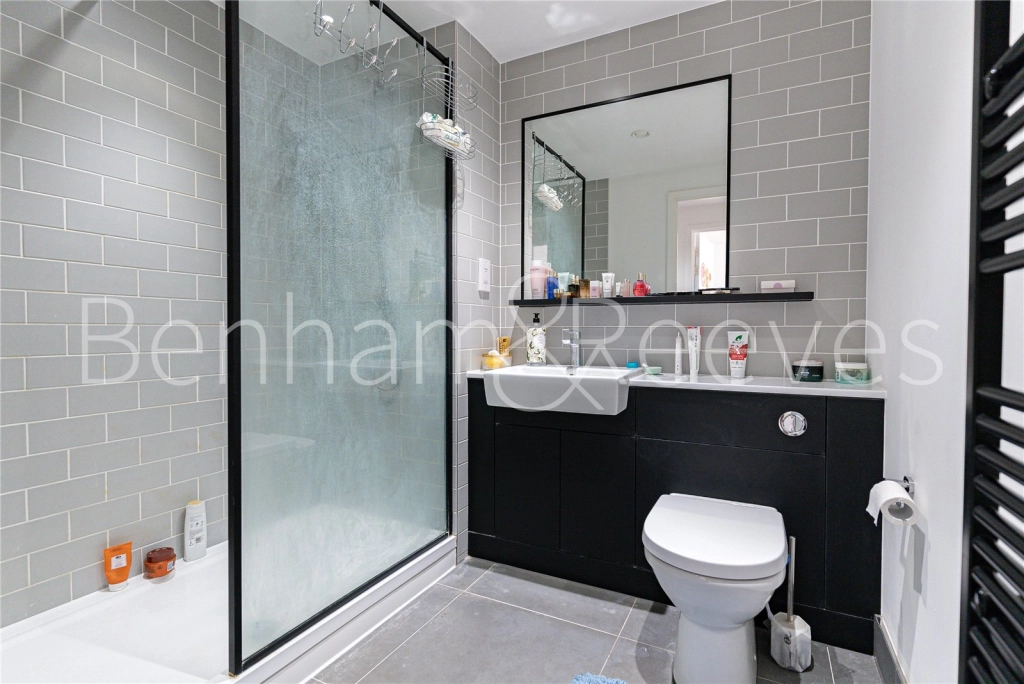 1 bedroom apartments/flats for sale in Beaufort Square, London - NW9 view 4