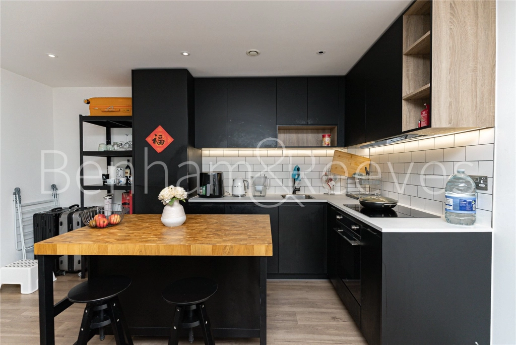 1 bedroom apartments/flats for sale in Beaufort Square, London - NW9 view 2