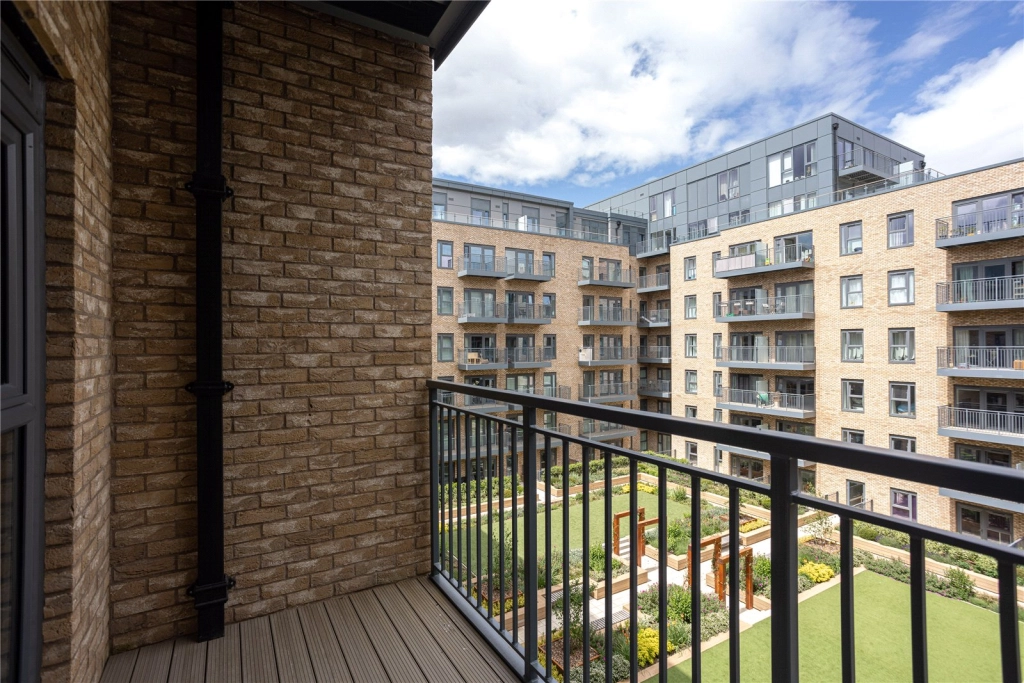 2 bedrooms apartments/flats for sale in Commander Avenue, London - NW9 view 4