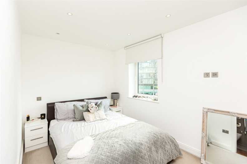 1 bedroom apartments/flats to sale in Holman Road, Battersea-image 4