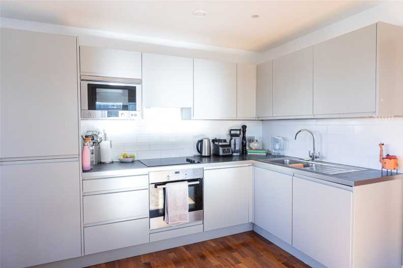 1 bedroom apartments/flats to sale in Holman Road, Battersea-image 3