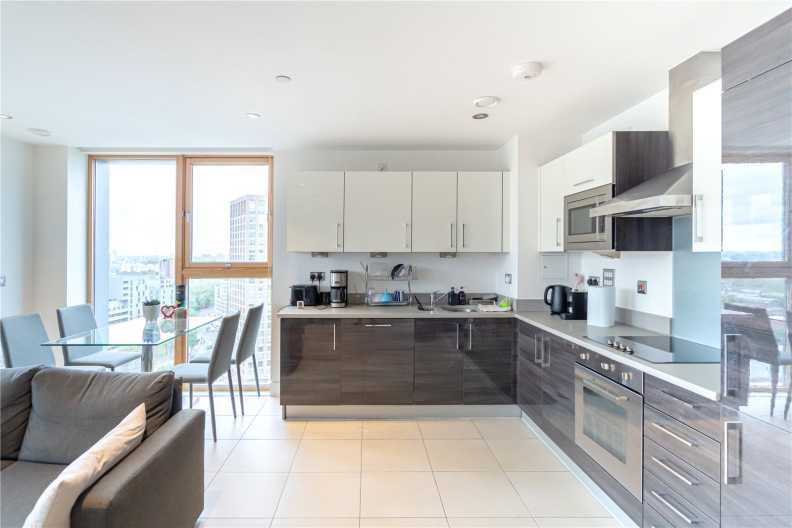 2 bedrooms apartments/flats to sale in Province Square, Blackwall-image 2
