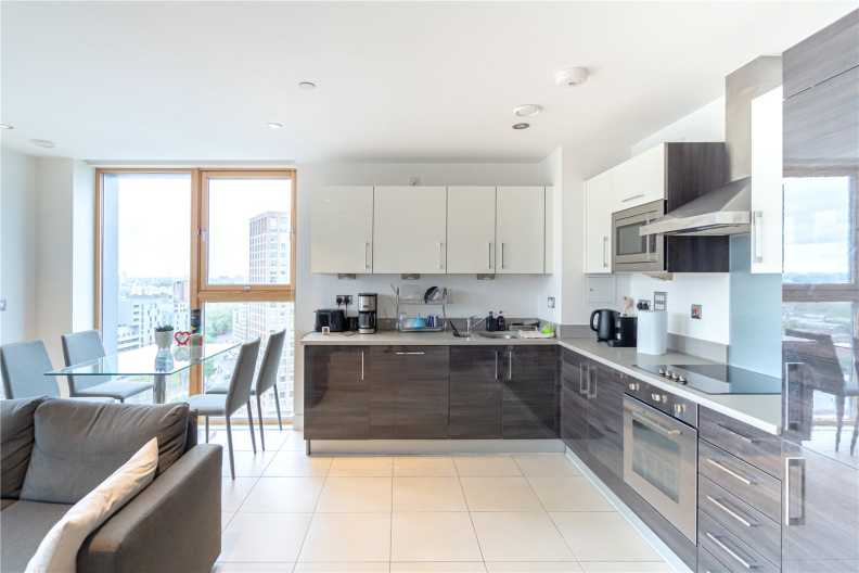 2 bedrooms apartments/flats to sale in Province Square, Blackwall-image 3