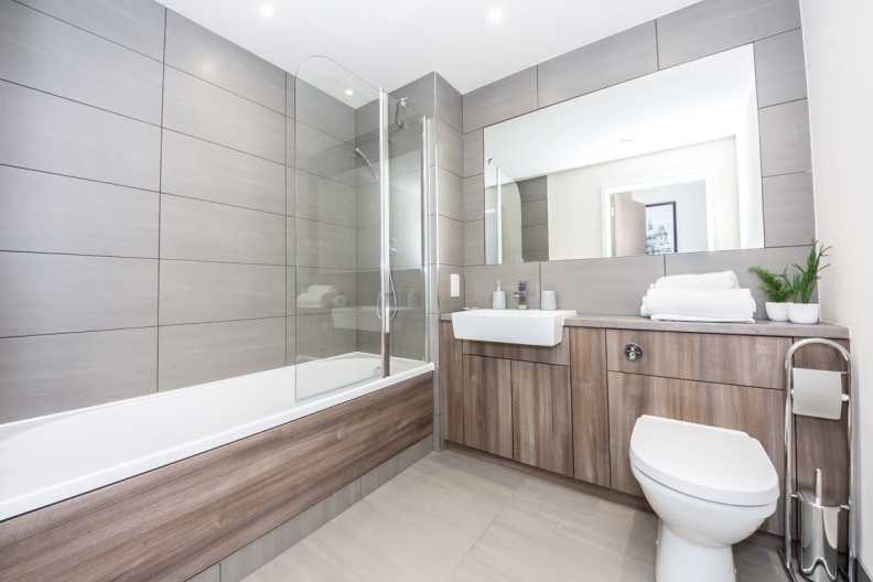1 bedroom apartments/flats to sale in Beaufort Square, Beaufort, Colindale-image 4