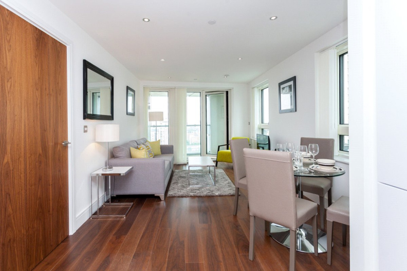 2 bedrooms apartments/flats to sale in Lincoln Plaza, South Quay-image 13