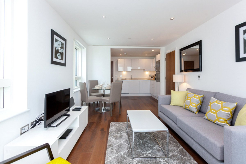 2 bedrooms apartments/flats to sale in Lincoln Plaza, South Quay-image 3