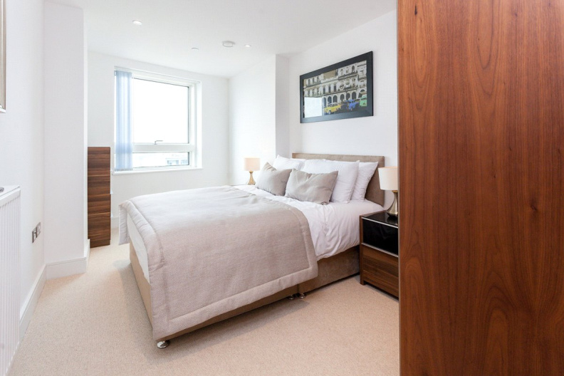 2 bedrooms apartments/flats to sale in Lincoln Plaza, South Quay-image 7