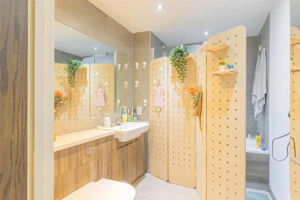 2 bedrooms apartments/flats for sale in East Drive, Beaufort Park, Colindale - NW9 view 8