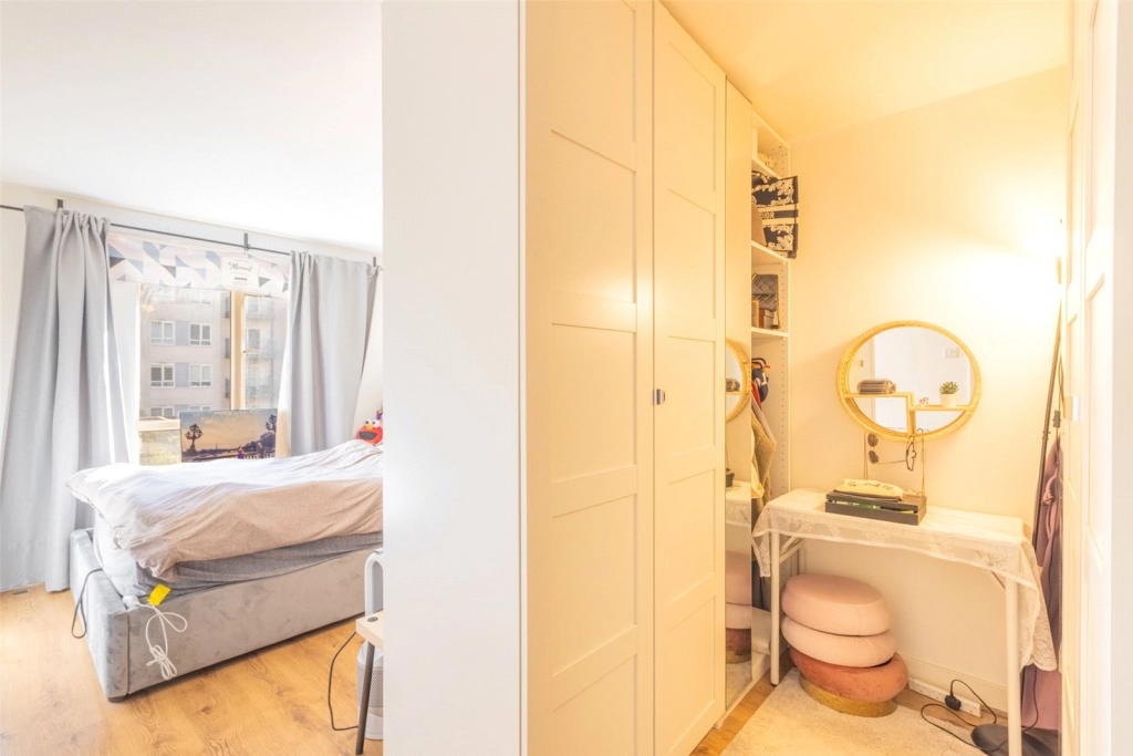 2 bedrooms apartments/flats for sale in East Drive, Beaufort Park, Colindale - NW9 view 6