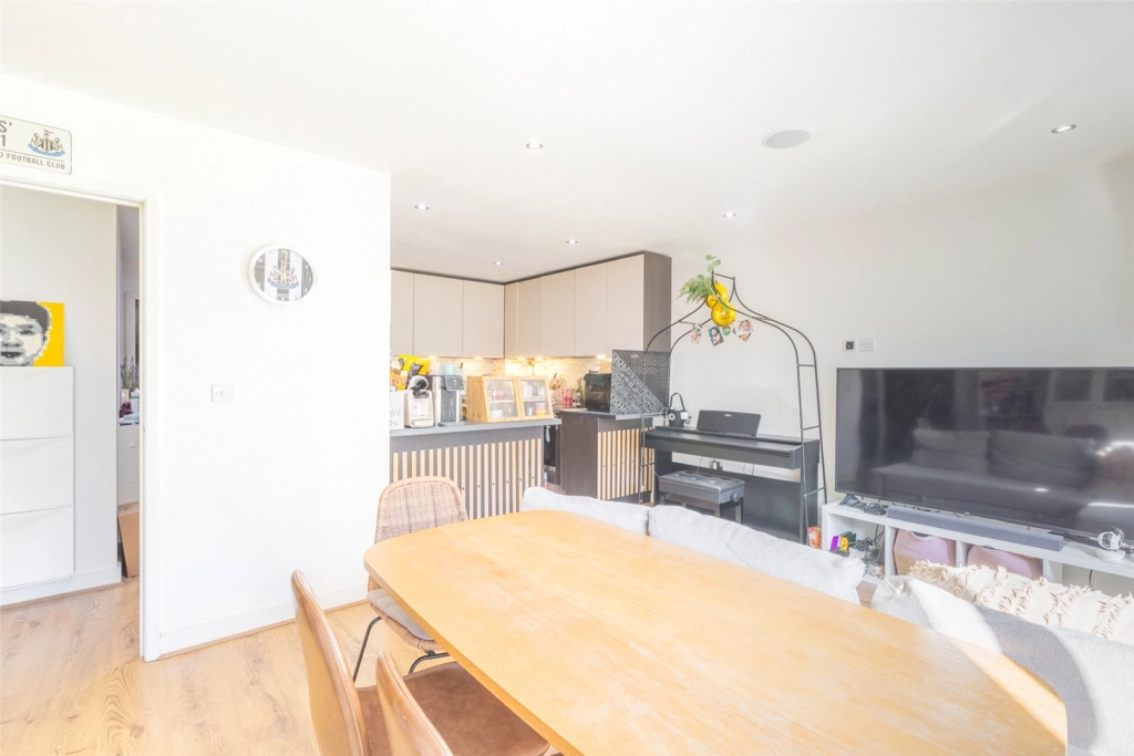 2 bedrooms apartments/flats for sale in East Drive, Beaufort Park, Colindale - NW9 view 11