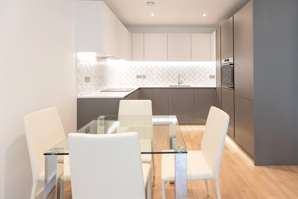 1 bedroom apartments/flats for sale in Greenleaf Walk, Southall - UB1 view 7
