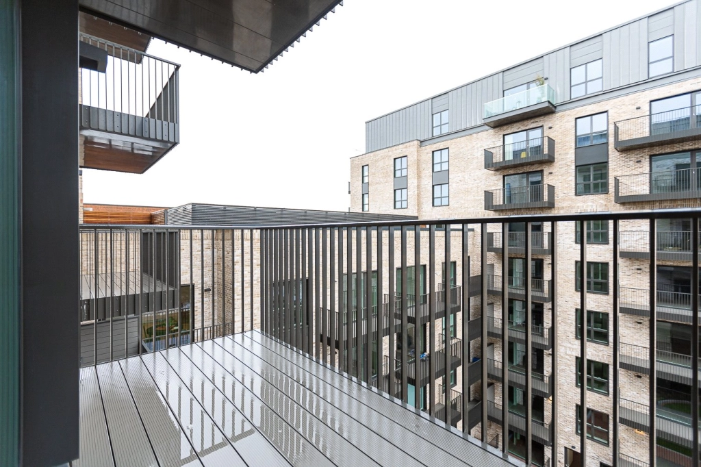 1 bedroom apartments/flats for sale in Greenleaf Walk, Southall - UB1 view 10