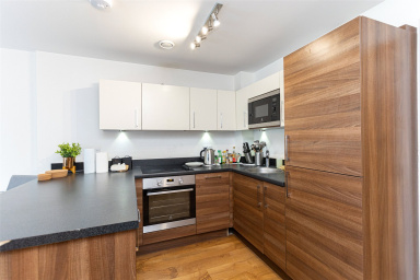 Park Lodge Avenue, West Drayton - UB7 view 6