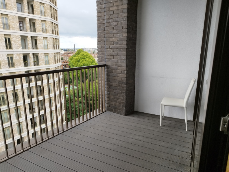 3 bedrooms apartments/flats to sale in Emery Way, London-image 8