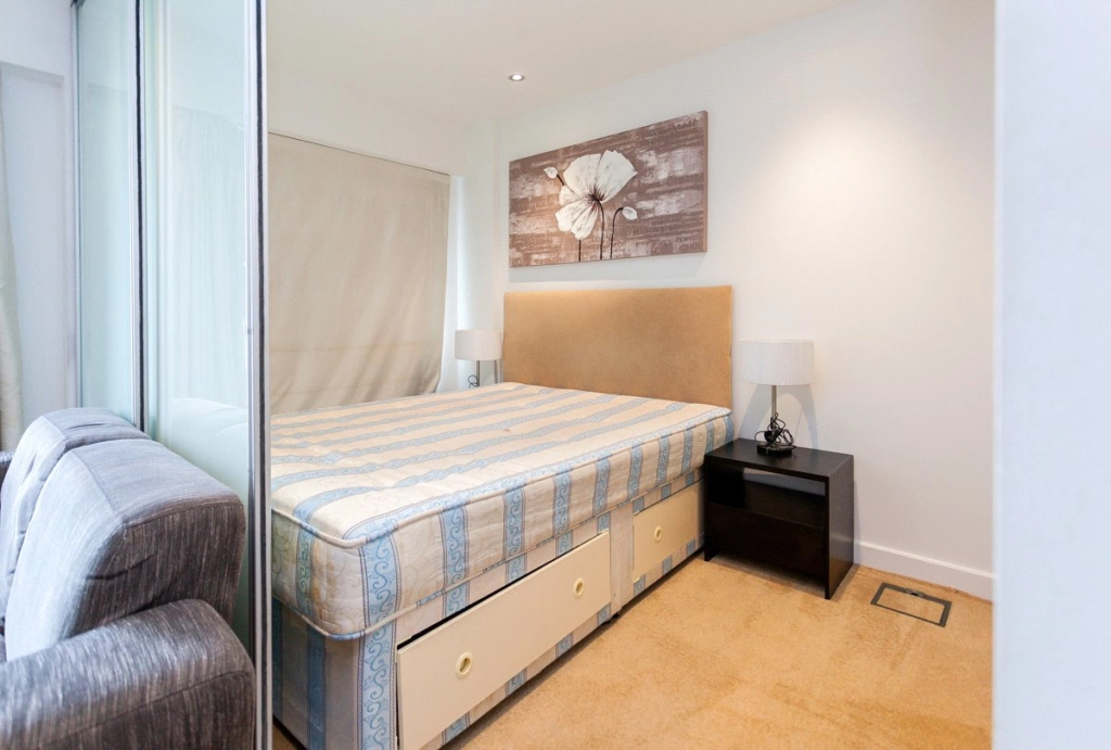 1 bedroom apartments/flats for sale in East Drive, Beaufort Park, Colindale - NW9 view 9