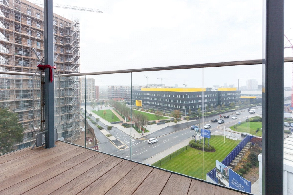 1 bedroom apartments/flats for sale in East Drive, Beaufort Park, Colindale - NW9 view 5