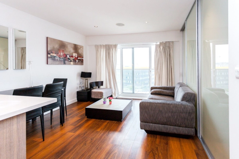 1 bedroom apartments/flats to sale in East Drive, Beaufort Park, Colindale-image 2