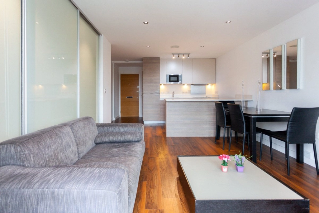 1 bedroom apartments/flats for sale in East Drive, Beaufort Park, Colindale - NW9 view 3