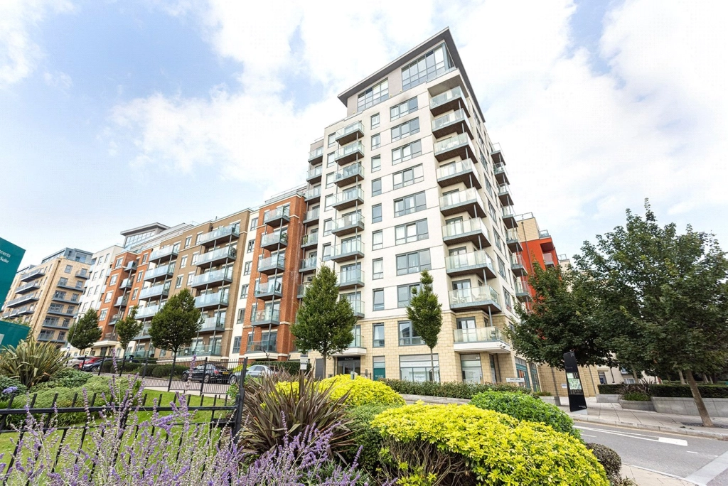 1 bedroom apartments/flats for sale in East Drive, Beaufort Park, Colindale - NW9 view 6