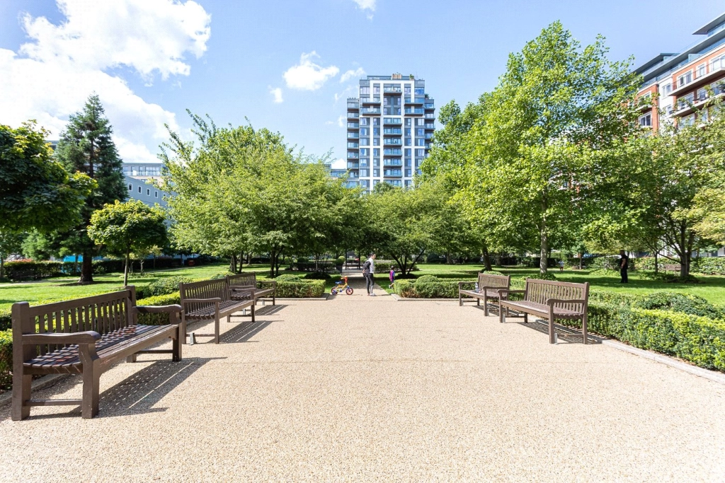 1 bedroom apartments/flats for sale in East Drive, Beaufort Park, Colindale - NW9 view 12