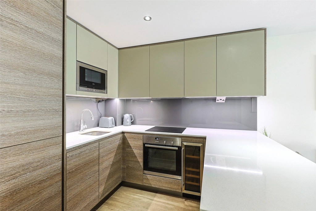 1 bedroom apartments/flats for sale in East Drive, Beaufort Park, Colindale - NW9 view 3