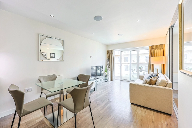 1 bedroom apartments/flats to sale in East Drive, Beaufort Park, Colindale-image 2