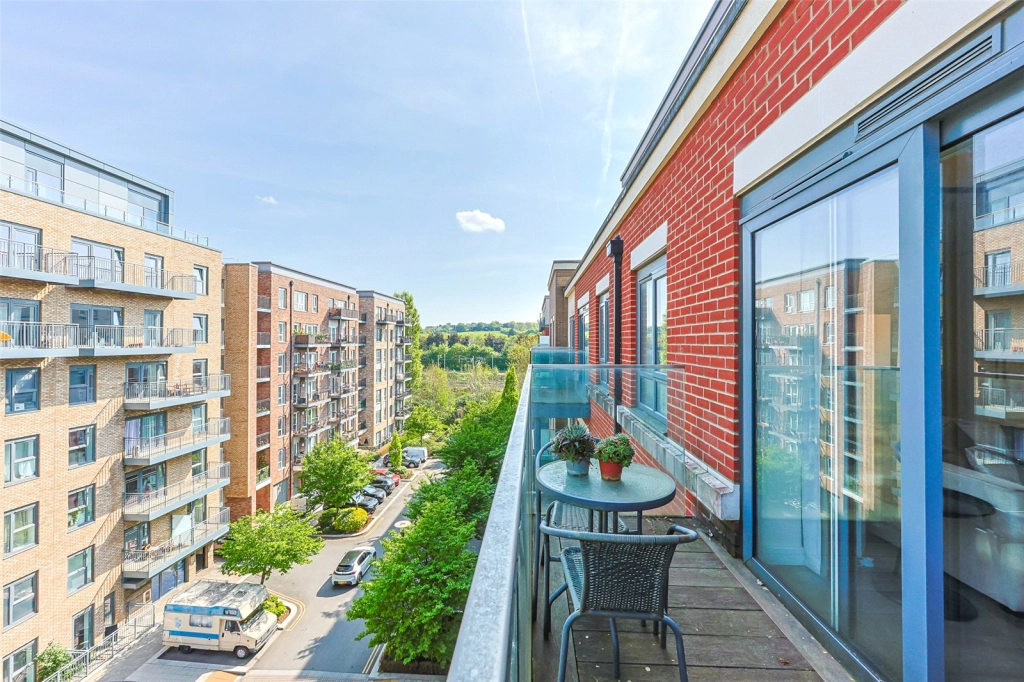 1 bedroom apartments/flats for sale in East Drive, Beaufort Park, Colindale - NW9 view 10