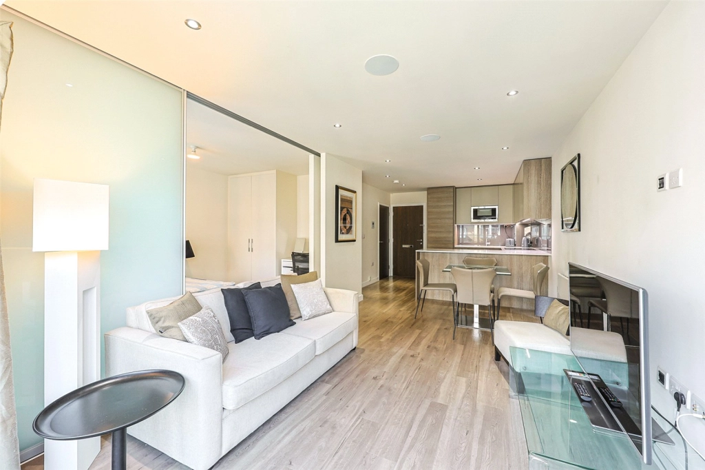 1 bedroom apartments/flats for sale in East Drive, Beaufort Park, Colindale - NW9 view 8