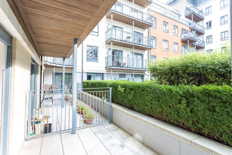Studio apartments/flats to sale in Boulevard Drive, Beaufort Park, Colindale-image 9