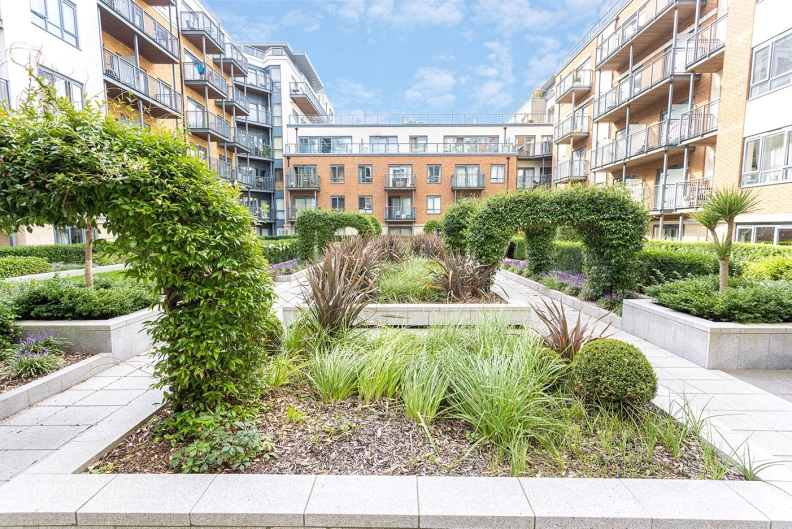 Studio apartments/flats to sale in Boulevard Drive, Beaufort Park, Colindale-image 10
