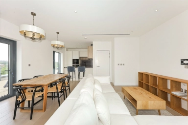 Beaufort Square, Beaufort Park, Colindale - NW9 view 3
