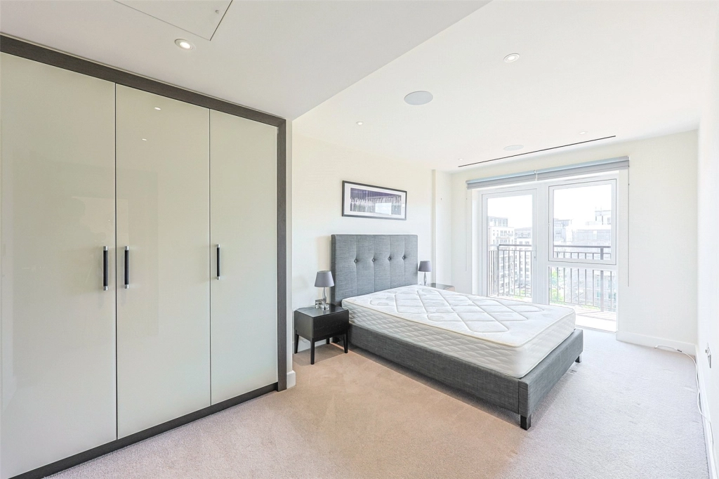 2 bedrooms apartments/flats for sale in Beaufort Square, Beaufort Park, Colindale - NW9 view 15