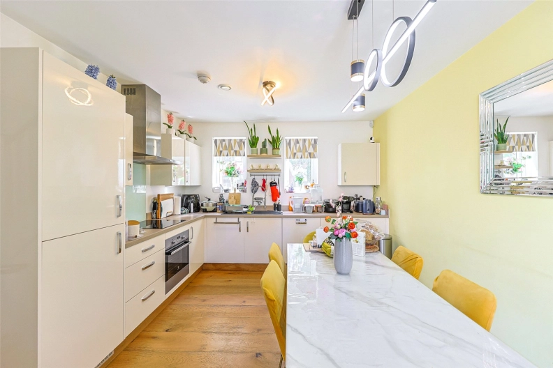 4 bedrooms houses to sale in Rowen Avenue, Colindale-image 13