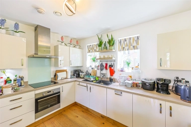Rowen Avenue, Colindale NW9 image 8
