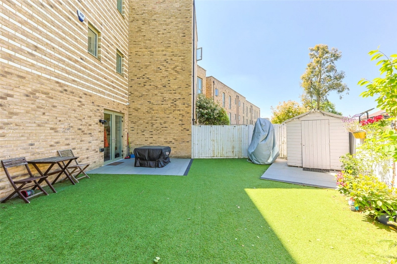 4 bedrooms houses to sale in Rowen Avenue, Colindale-image 11