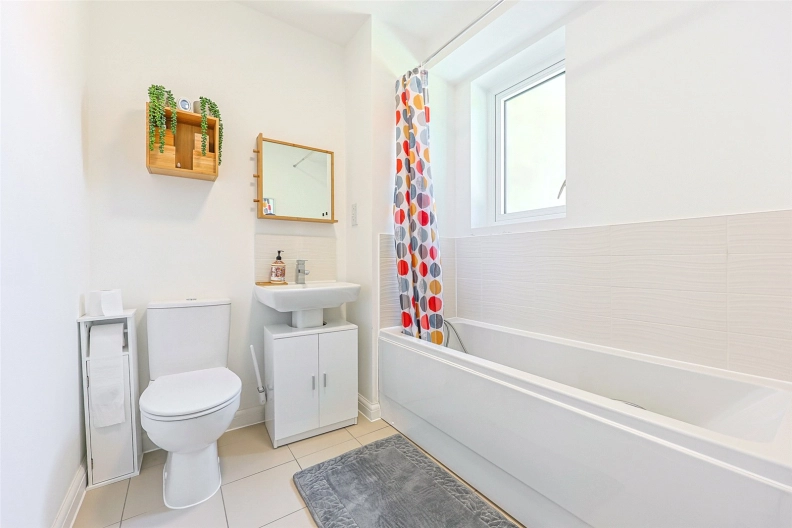4 bedrooms houses to sale in Rowen Avenue, Colindale-image 9
