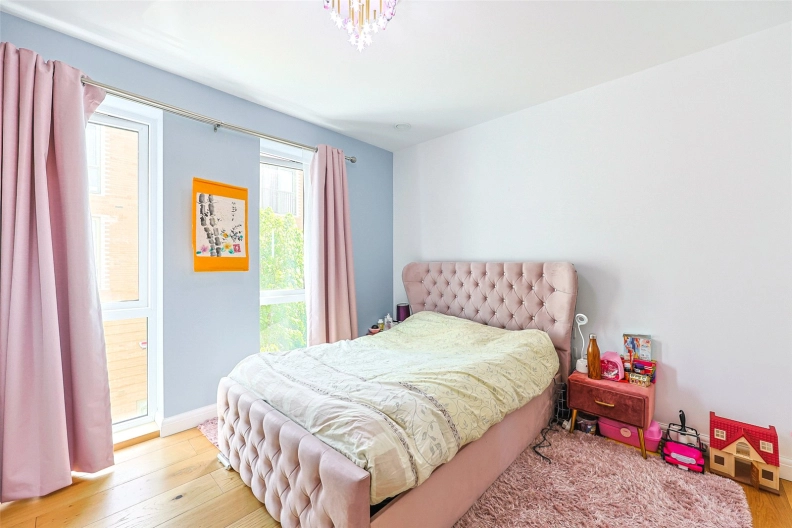 4 bedrooms houses to sale in Rowen Avenue, Colindale-image 6