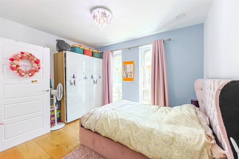 4 bedrooms houses to sale in Rowen Avenue, Colindale-image 14