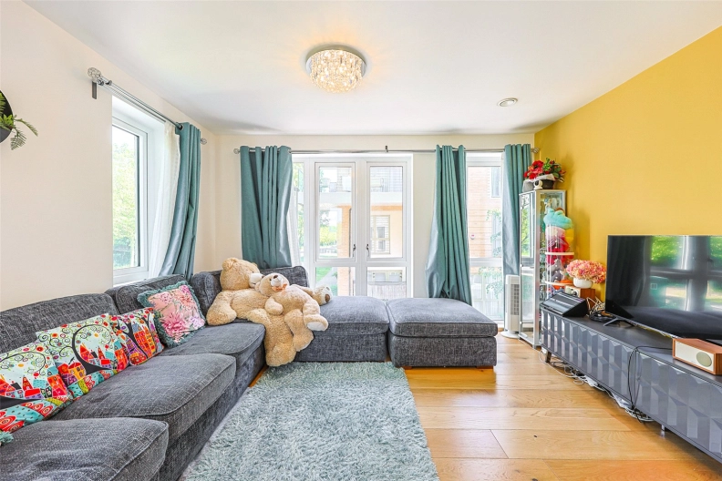 4 bedrooms houses to sale in Rowen Avenue, Colindale-image 2