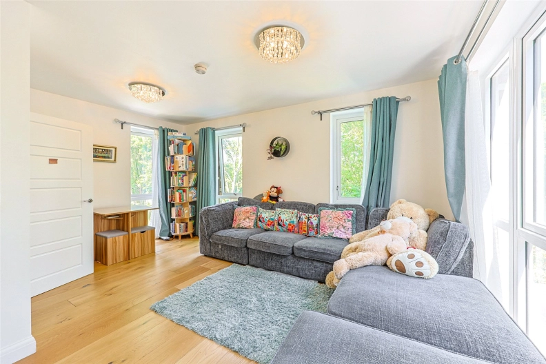 4 bedrooms houses to sale in Rowen Avenue, Colindale-image 3