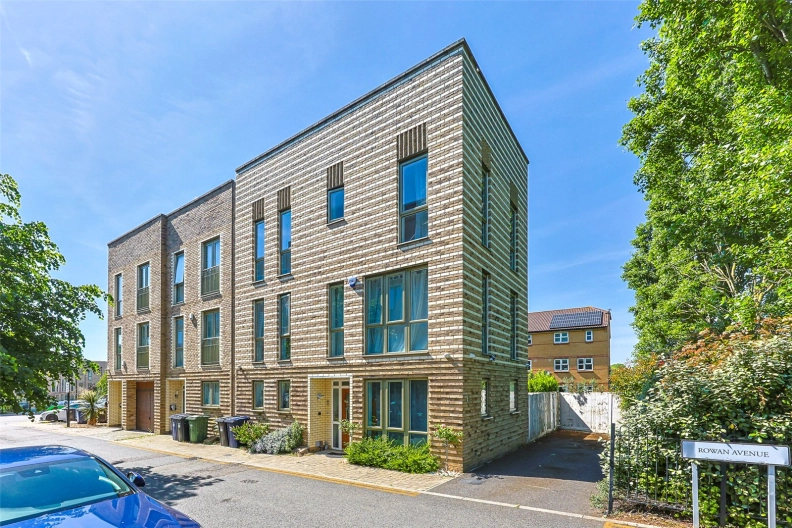 4 bedrooms houses to sale in Rowen Avenue, Colindale-image 1