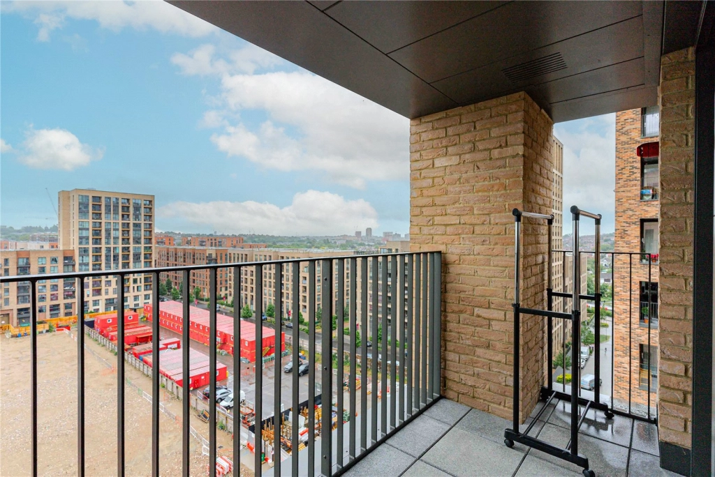 3 bedrooms apartments/flats for sale in Lismore Boulevard, Colindale Gardens, Colindale - NW9 view 13