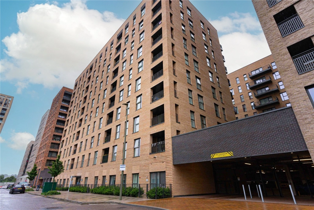 3 bedrooms apartments/flats for sale in Lismore Boulevard, Colindale Gardens, Colindale - NW9 view 14